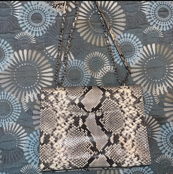 Tory Burch Fleming snakeskin embossed bag - Picture 4 of 12